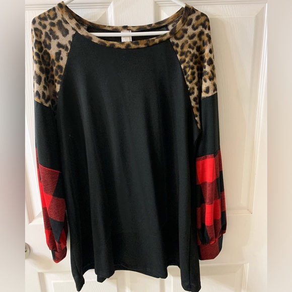 Cute blouse - worn once - Picture 1 of 5